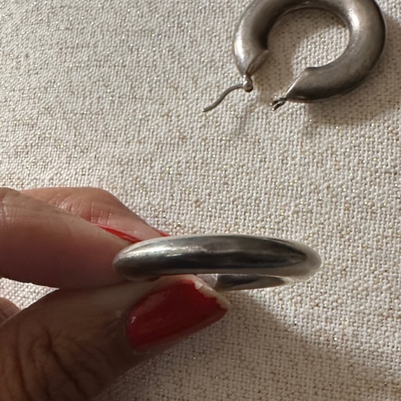 Chic Silver Hoop Earrings - Picture 8 of 8